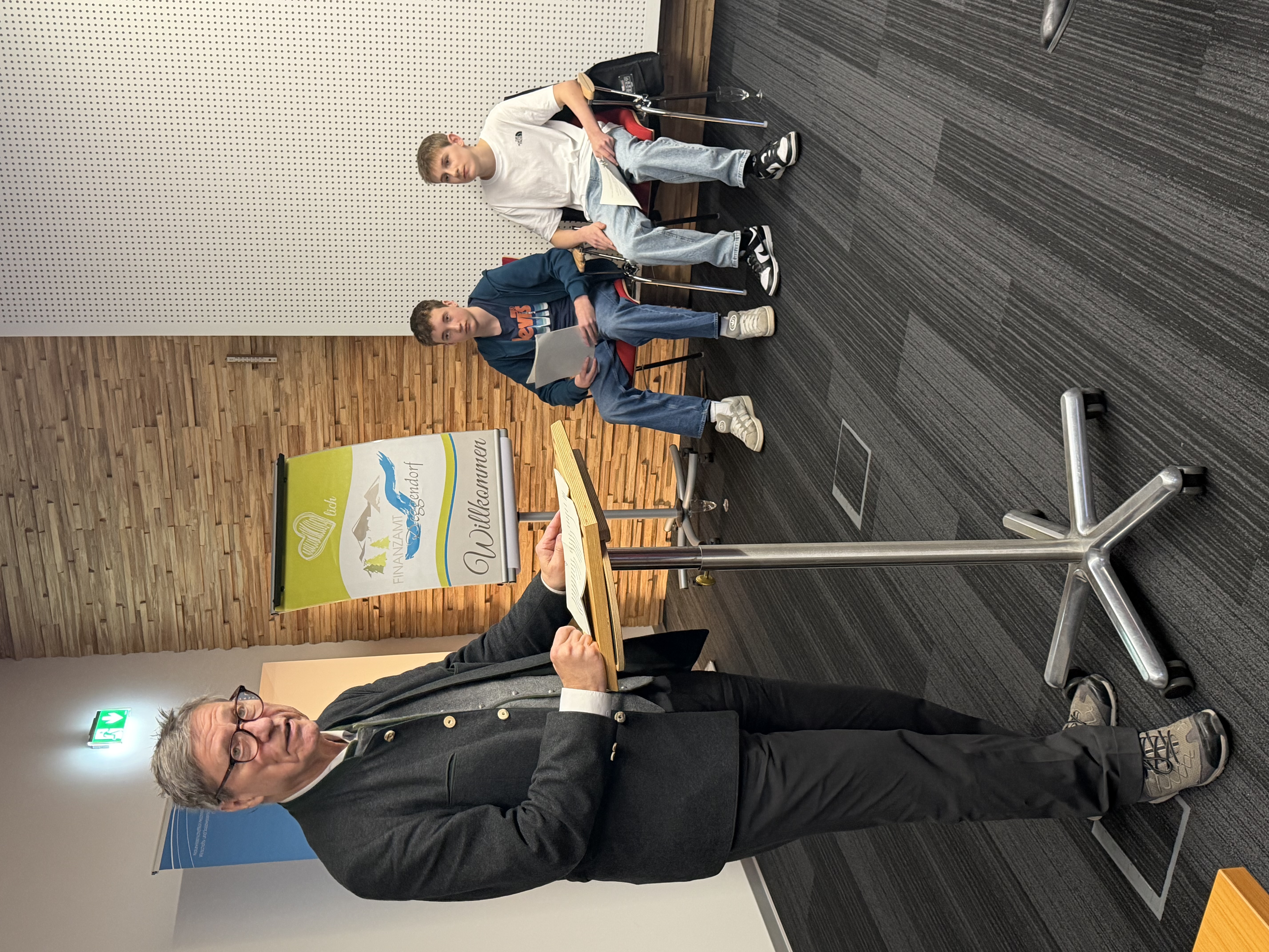 Ein Deggendorfer Ort der Demokratiegeschichte: Im Sitzungssaal des ehemaligen Landratsamtes