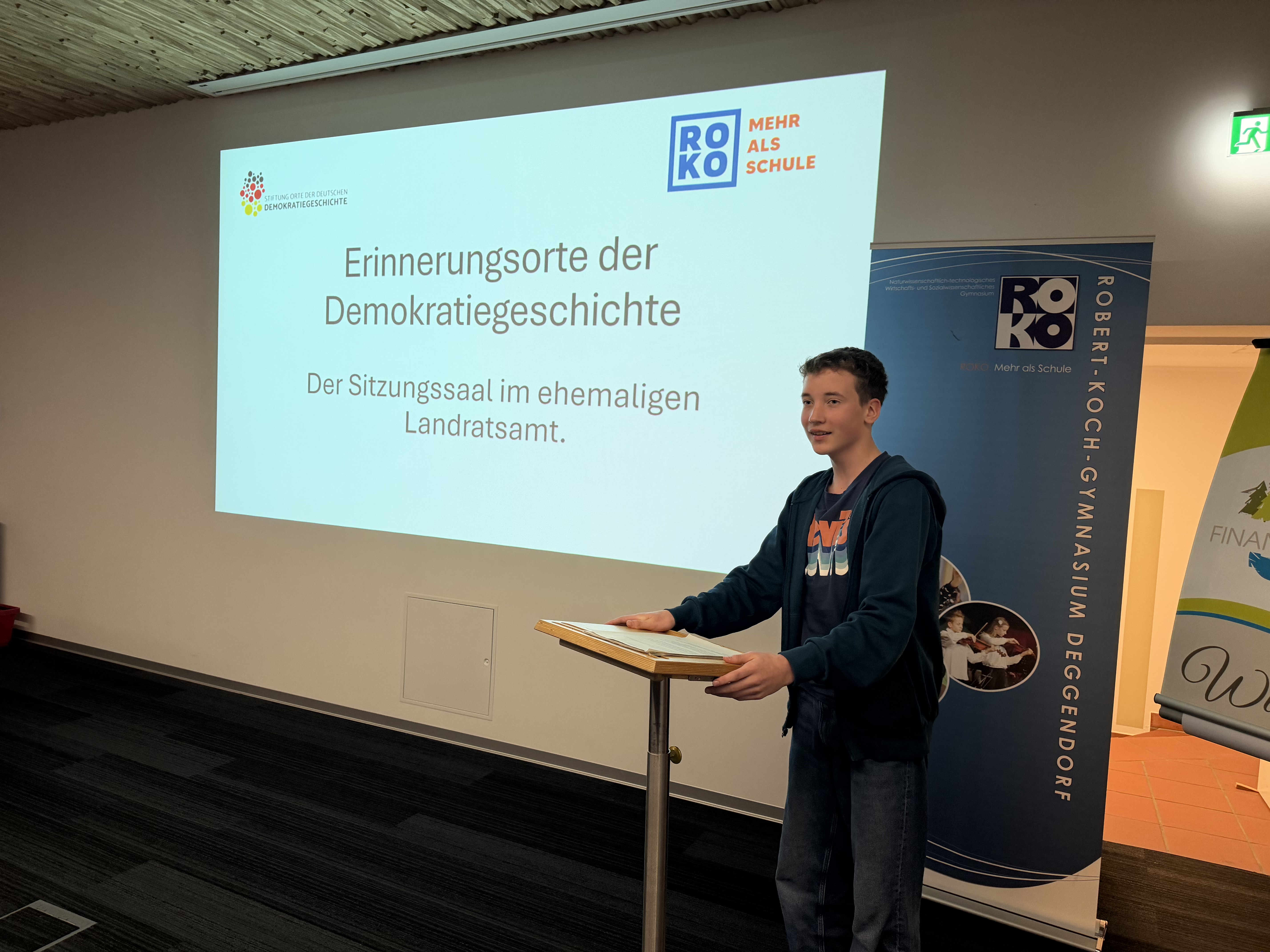 Ein Deggendorfer Ort der Demokratiegeschichte: Im Sitzungssaal des ehemaligen Landratsamtes